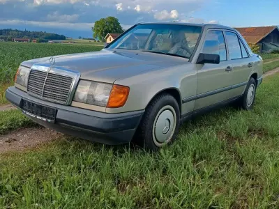 Gebraucht Mercedes 200 105 PS (77 kW) 1988 Gold Limousine