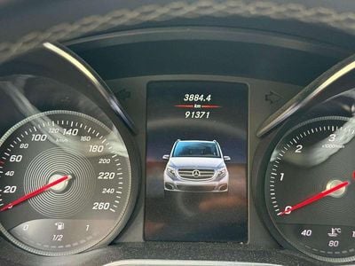 Mercedes V220