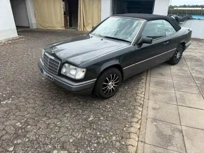 Gebraucht Mercedes E220 150 PS (110 kW) 1994 Grau Cabrio