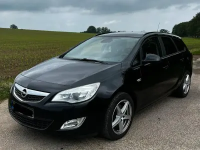 Gebraucht Opel Astra 122 PS (89 kW) 2011 Schwarz Kombi