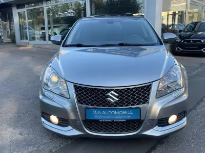 Gebraucht Suzuki Kizashi Sport 178 PS (130 kW) 2012 Grau Limousine