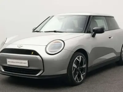 Usata Mini Cooper SE Classic 160 kW (218 CV) 2024 Grigio Utilitaria