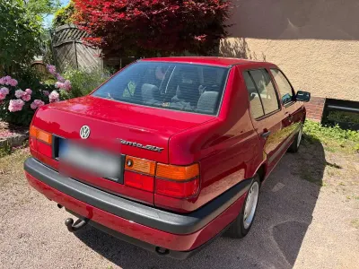 Gebraucht VW Vento 75 PS (55 kW) 1994 Rot Limousine