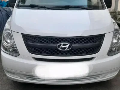 Gebraucht Hyundai H-1 170 PS (125 kW) 2009 Weiß Van / Kleinbus