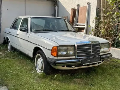 Gebraucht Mercedes 200 60 PS (44 kW) 1979 Weiß Limousine
