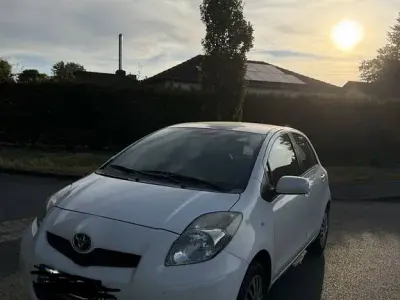 Gebraucht Toyota Yaris Cool 69 PS (50 kW) 2011 Weiß Kleinwagen