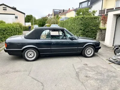 Gebraucht BMW 318 Basis 140 PS (102 kW) 1992 Schwarz Cabrio