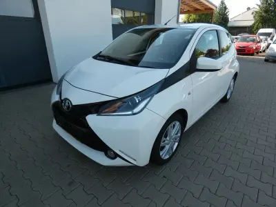 Gebraucht Toyota Aygo X-play 69 PS (50 kW) 2016 Weiß Kleinwagen