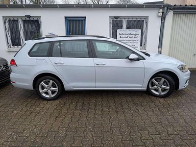 Gebraucht VW Golf VII Trendline 110 PS (80 kW) 2017 White silver metallic Kombi
