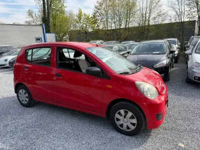 Gebraucht Daihatsu Cuore Plus 58 PS (42 kW) 2009 Rot