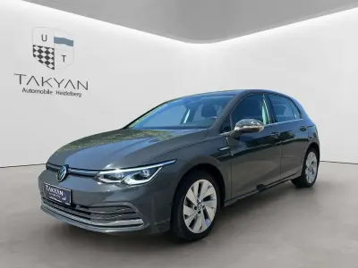 Gebraucht VW Golf VIII Style 150 PS (110 kW) 2020 Uranograu Limousine