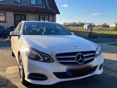 Weiß Gebraucht 2015 Mercedes E200 Limousine | 18.500 €
