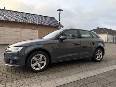Gebraucht Audi A3 Design 116 PS (85 kW) 2019 Grau Limousine