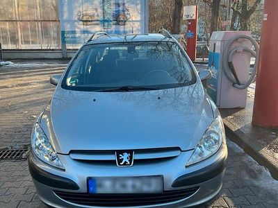 Grau Gebraucht 2004 Peugeot 307 Kombi | 2.200 € (Etwas zu teuer)