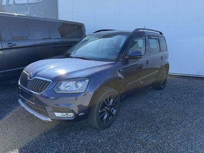 Usado Skoda Yeti Drive 125 HP (91 kW) 2017 Azul SUV