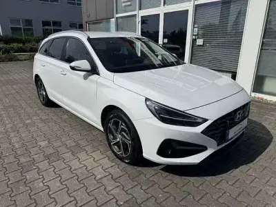 Gebraucht Hyundai i30 110 PS (80 kW) 2021 Polar white / sol Kombi
