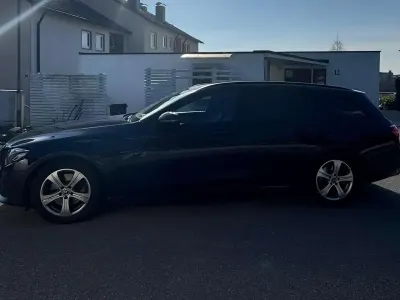 Gebraucht Mercedes E200 Avantgarde 184 PS (135 kW) 2019 Blau Kombi