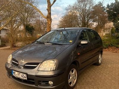 Nissan Almera Tino