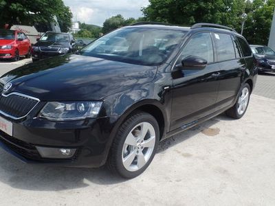 Schwarz metallic Gebraucht 2016 Skoda Octavia Joy Kombi | 25.190 €
