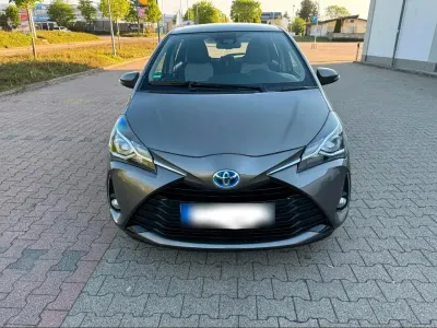 Gebraucht Toyota Yaris Hybrid 101 PS (74 kW) 2018 Grau Kleinwagen