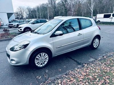 Gebraucht Renault Clio II 75 PS (55 kW) 2010 Silber Kleinwagen
