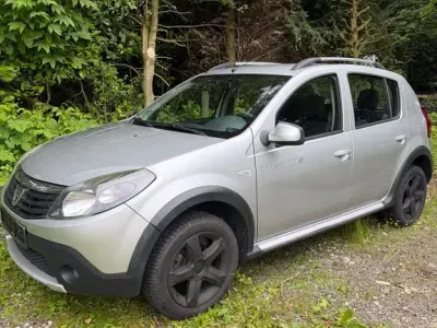 Gebraucht Dacia Sandero Stepway 82 PS (60 kW) 2011 Silber Limousine
