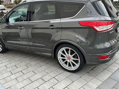 Gebraucht Ford Kuga Individual 150 PS (110 kW) 2015 Grau SUV