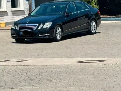 Gebraucht Mercedes E200 Avantgarde 136 PS (100 kW) 2012 Schwarz Limousine