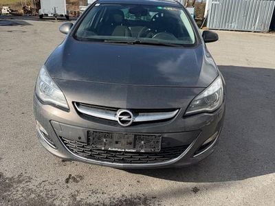 Gebraucht Opel Astra Innovation 140 PS (102 kW) 2013 Grau Limousine