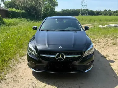 Gebraucht Mercedes CLA200 Shooting Brake 156 PS (114 kW) 2018 Schwarz Kombi