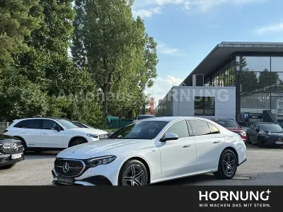 Gebraucht Mercedes E300 AMG 313 PS (230 kW) 2025 Weiß Limousine
