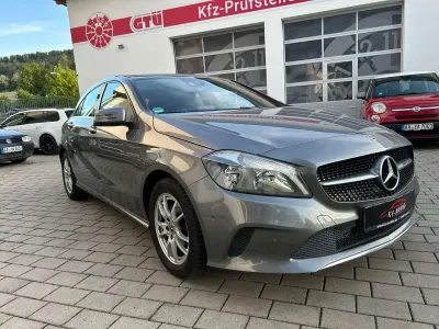 Gebraucht Mercedes A180 122 PS (89 kW) 2017 Mountaingrau Kleinwagen