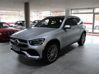 Używany Mercedes GLC300e Sport 194 KM (142 kW) 2021 Srebrny SUV