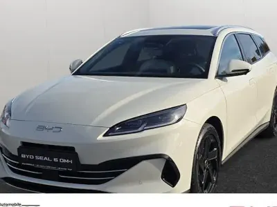 Używany BYD Seal Comfort 212 KM (155 kW) 2025 Beżowy Kombi