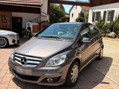 Gebraucht Mercedes B180 115 PS (84 kW) 2010 Grau Van / Kleinbus