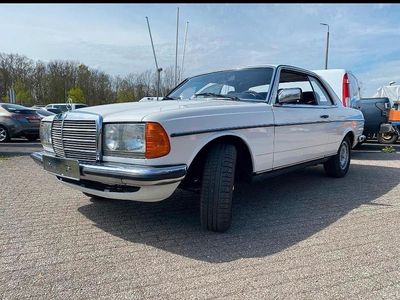 Usata Mercedes 230 136 CV (100 kW) 1983 Bianco Coupé