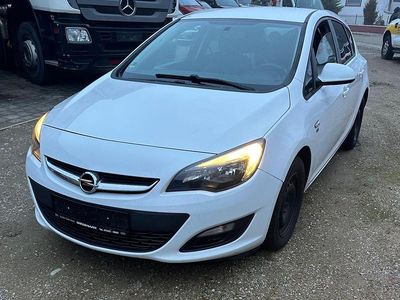 Weiß Gebraucht 2012 Opel Astra Kombi | 2.490 € (Superpreis)