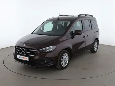 Gebraucht Mercedes T180 Progressive 131 PS (96 kW) 2023 Rot Van / Kleinbus