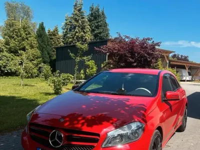 Gebraucht Mercedes A180 122 PS (89 kW) 2012 Rot Kleinwagen