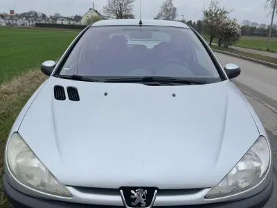 Gebraucht Peugeot 206 75 PS (55 kW) 2003 Silber Kleinwagen