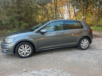 Gebraucht VW Golf VII Sound 125 PS (91 kW) 2018 Grau Limousine