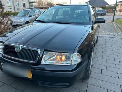 Schwarz Gebraucht 2006 Skoda Octavia Kombi | 3.333 € (Etwas zu teuer)