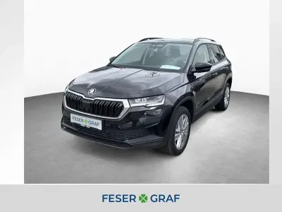 Neu Skoda Karoq Tour 150 PS (110 kW) 2026 Black magic perleffekt SUV