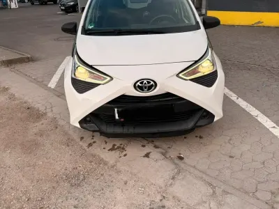 Używany Toyota Aygo 75 KM (55 kW) 2019 Szary Hatchback