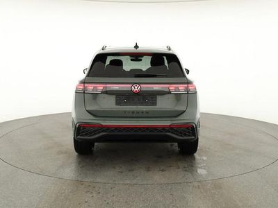 Cipressino grün metallic Neu 2026 VW Tiguan R-line SUV | 57.475 € (Etwas zu teuer)