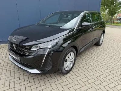 Gebraucht Peugeot 5008 Active 131 PS (96 kW) 2023 Perla nera schwarz metallic SUV