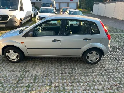 Gebraucht Ford Fiesta 80 PS (58 kW) 2004 Grau Kleinwagen