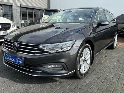 Grau Gebraucht 2024 VW Passat Elegance Kombi | 33.700 € (Superpreis)