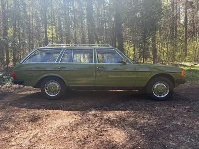Gebraucht Mercedes 300 88 PS (64 kW) 1980 Grün Limousine