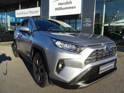 Lichtsilber metallic Gebraucht 2023 Toyota RAV4 Hybrid Team SUV | 38.690 € (Fairer Preis)